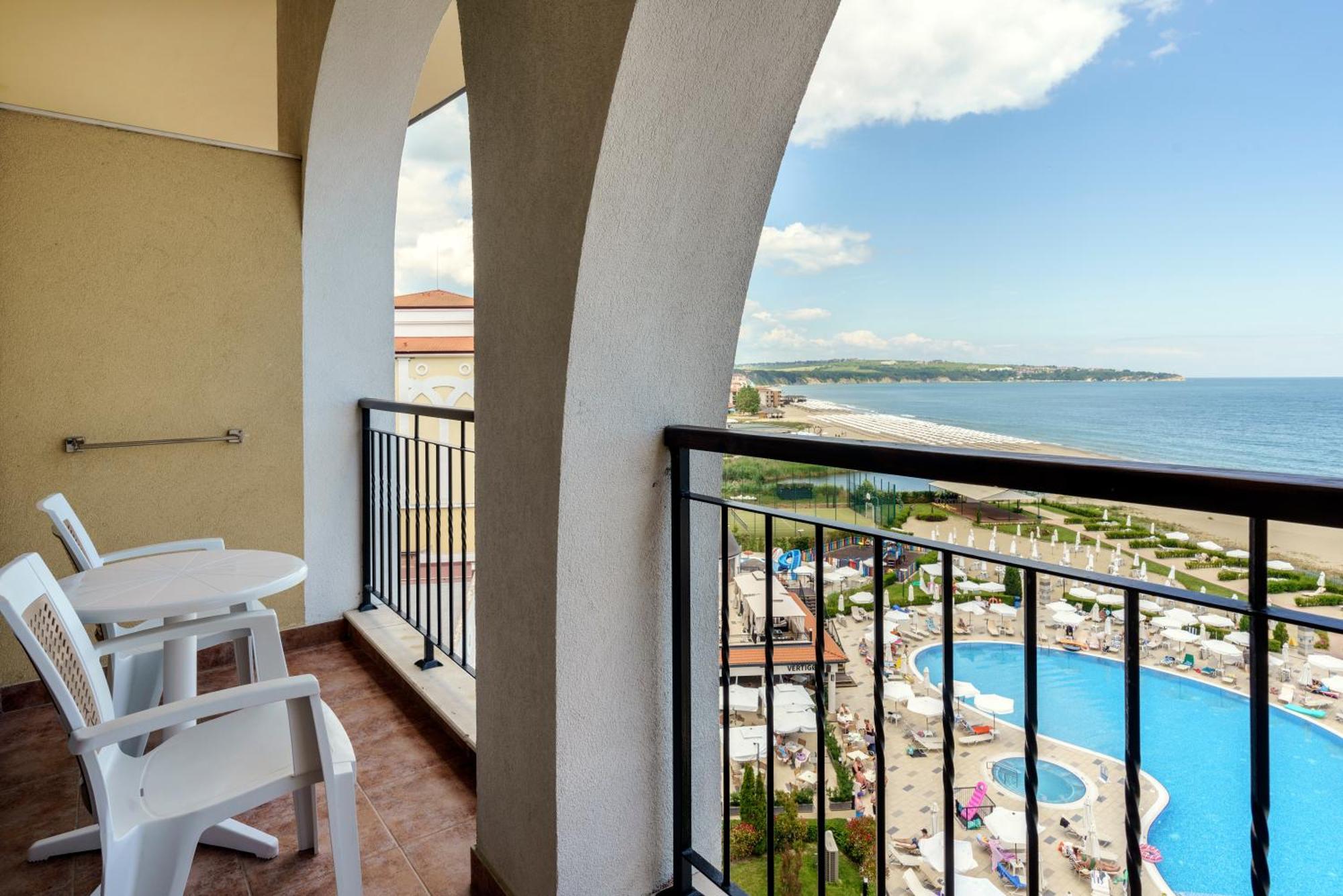 Hotel Alua Helios Bay à Obzor Extérieur photo