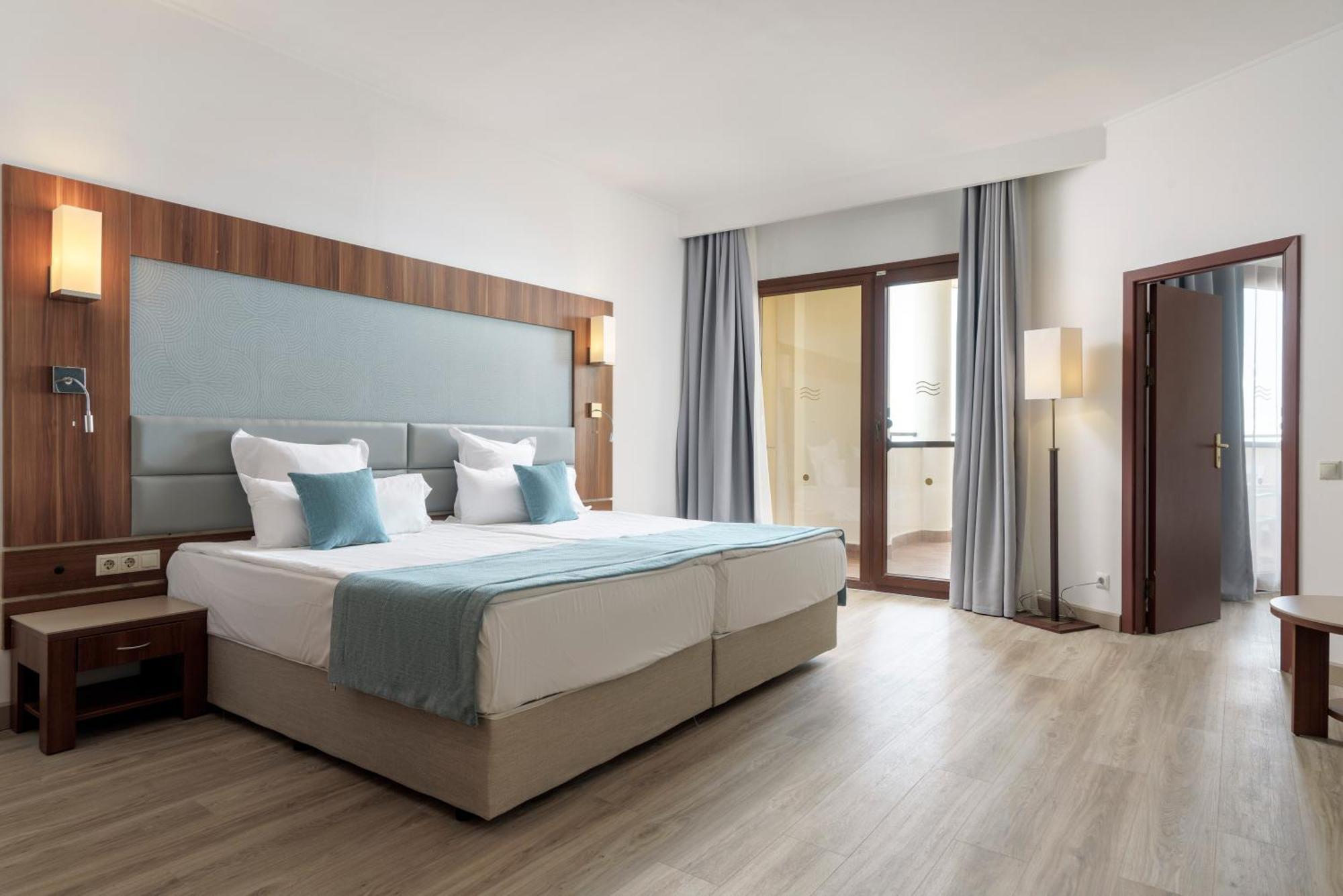 Hotel Alua Helios Bay à Obzor Extérieur photo